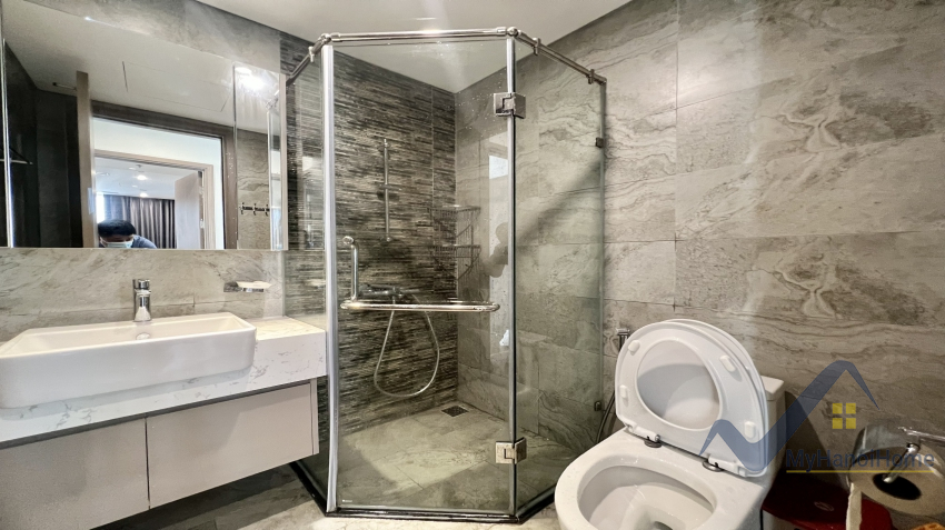 Căn hộ 2PN 2WC tại CC Vinhomes Symphony cho thuê đủ đồ 6