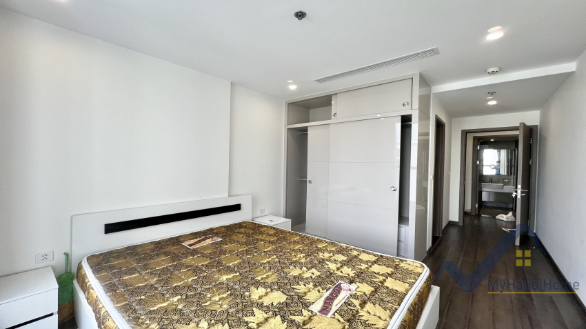 Căn hộ 2PN 2WC tại CC Vinhomes Symphony cho thuê đủ đồ 8