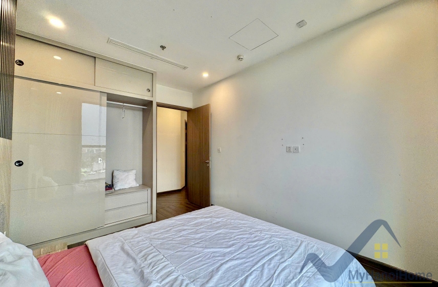 Căn hộ 3PN đủ đồ cho thuê tại CC Vinhomes Symphony 12