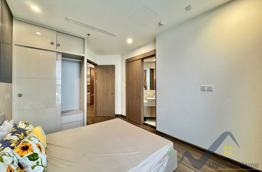 Căn hộ 3PN đủ đồ cho thuê tại CC Vinhomes Symphony 8