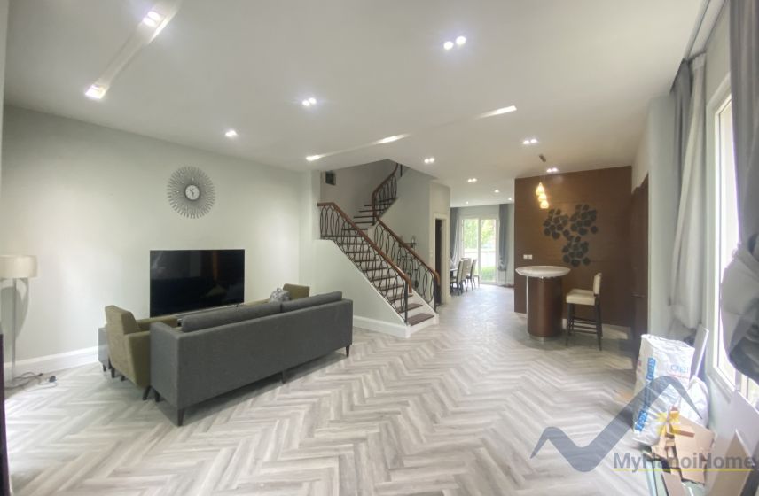 Cần thuê biệt thự Hoa Sữa Vinhomes Riverside gần sân Golf 1