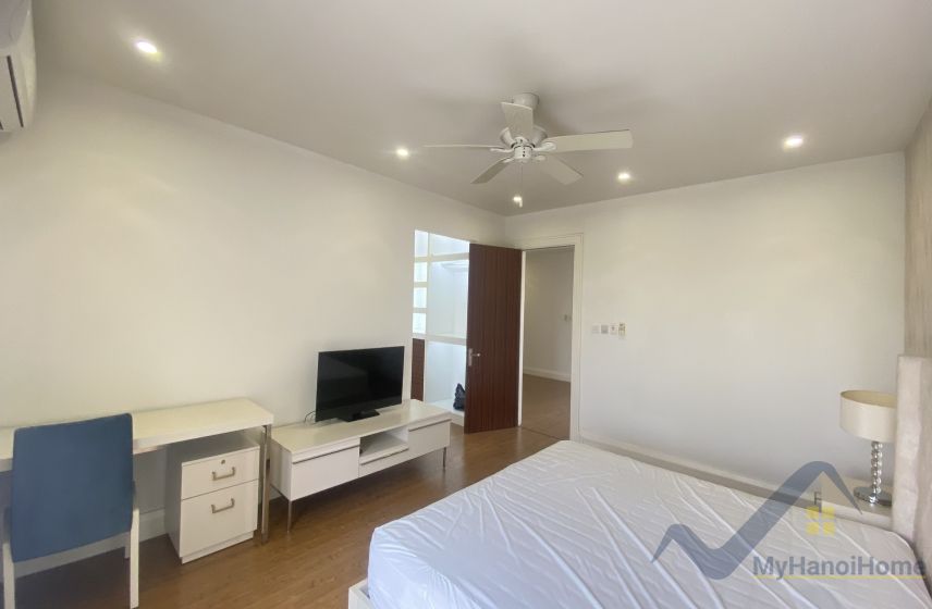 Cần thuê biệt thự Hoa Sữa Vinhomes Riverside gần sân Golf 10
