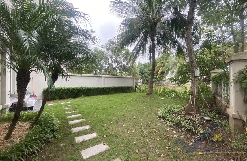 Cần thuê biệt thự Hoa Sữa Vinhomes Riverside gần sân Golf 17