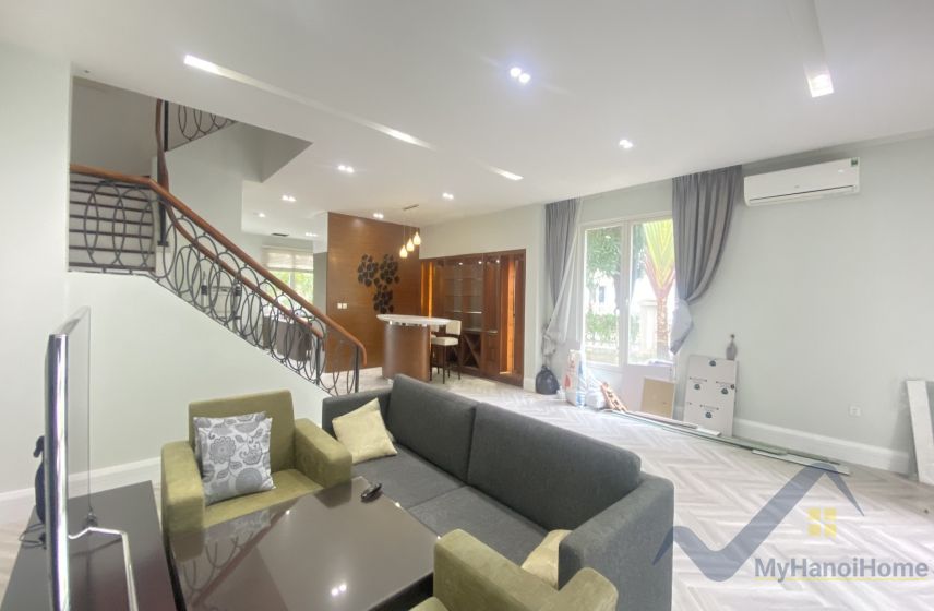 Cần thuê biệt thự Hoa Sữa Vinhomes Riverside gần sân Golf 2