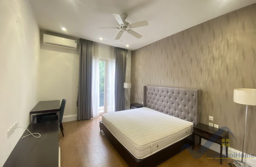Cần thuê biệt thự Hoa Sữa Vinhomes Riverside gần sân Golf 6