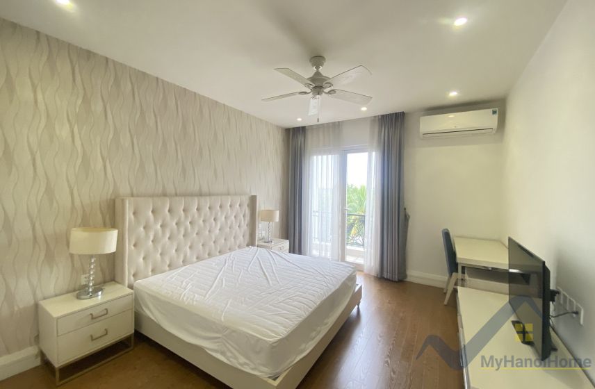 Cần thuê biệt thự Hoa Sữa Vinhomes Riverside gần sân Golf 9