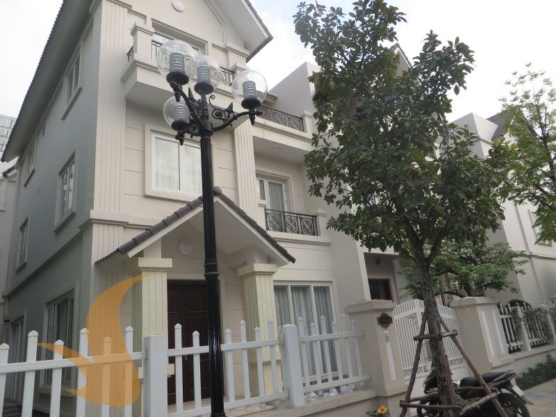 Cho thuê biệt thự Anh Đào Vinhomes Riverside đã hoàn thiện 1