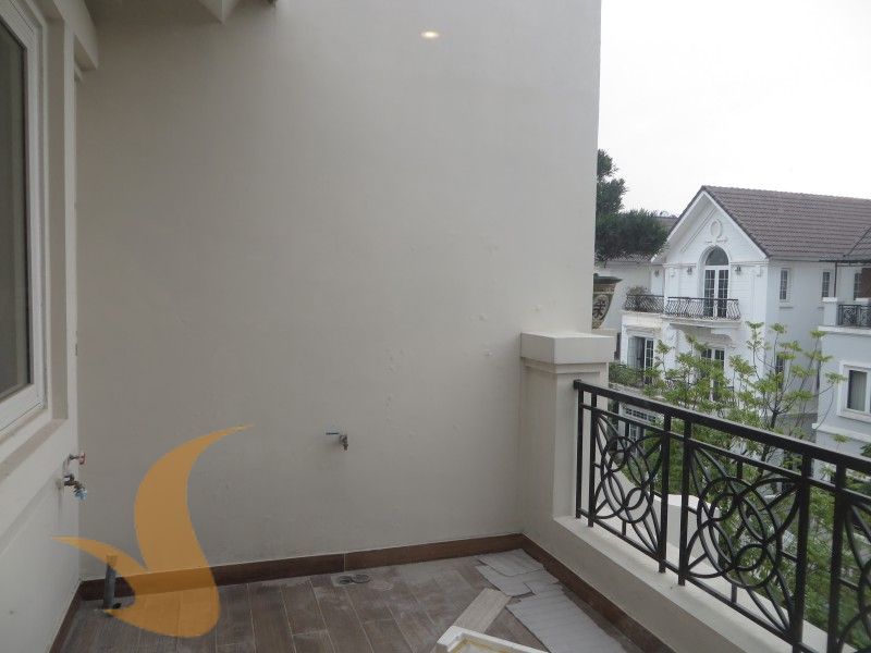 Cho thuê biệt thự Anh Đào Vinhomes Riverside đã hoàn thiện 11
