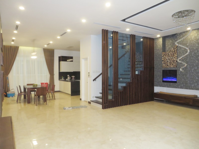 Cho thuê biệt thự Anh Đào Vinhomes Riverside đã hoàn thiện 2