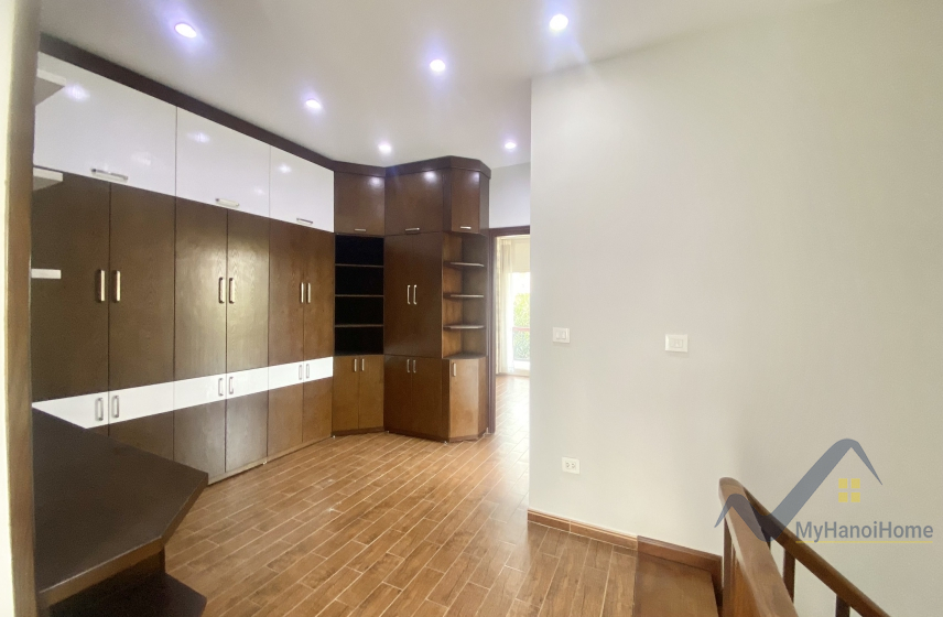 Cho thuê biệt thự đơn lập Vinhomes Riverside có tầng hầm 13
