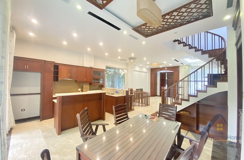 Cho thuê biệt thự đơn lập Vinhomes Riverside có tầng hầm 3