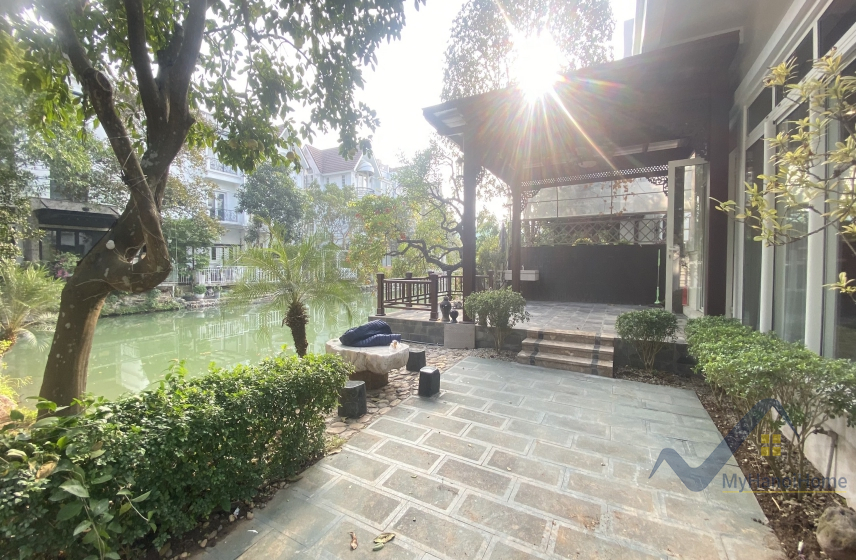 Cho thuê biệt thự đơn lập Vinhomes Riverside có tầng hầm 5