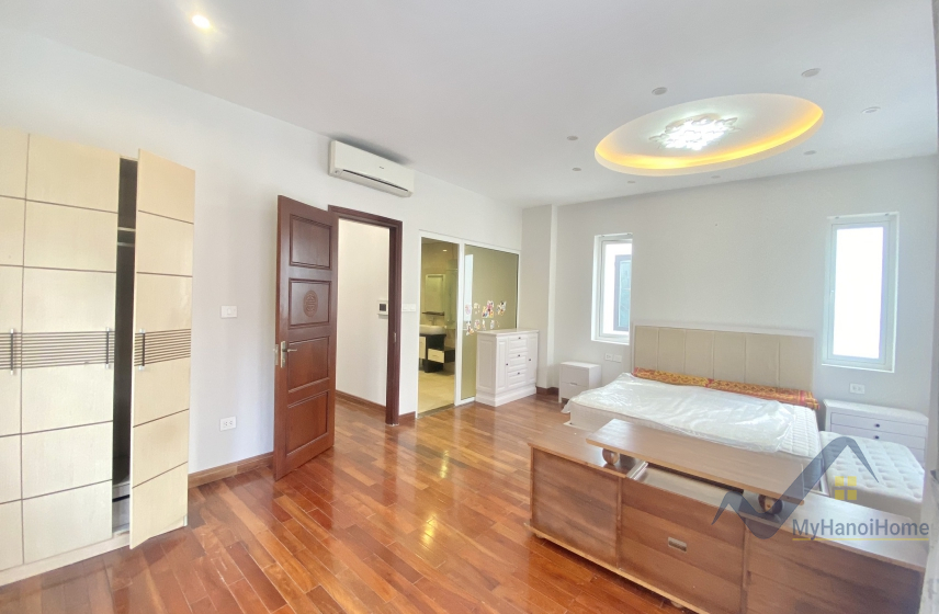 Cho thuê biệt thự đơn lập Vinhomes Riverside có tầng hầm 7