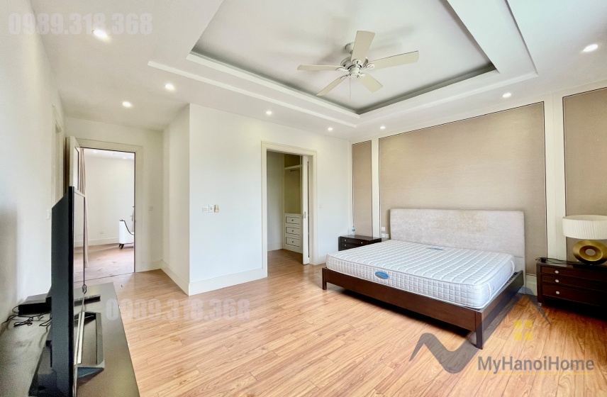 Cho thuê biệt thự đơn lập Vinhomes Riverside sân vườn rộng 3PN 11