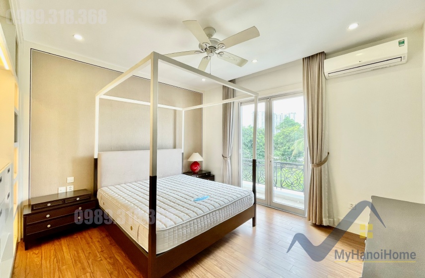Cho thuê biệt thự đơn lập Vinhomes Riverside sân vườn rộng 3PN 13