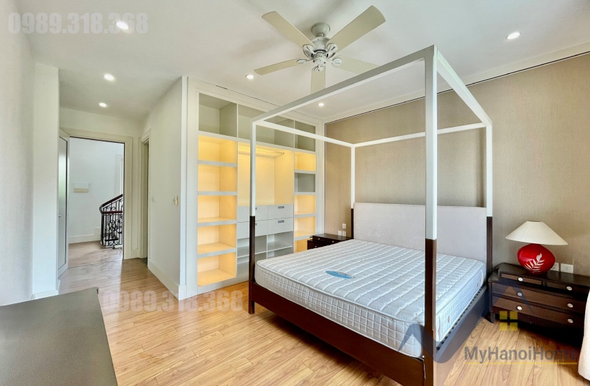 Cho thuê biệt thự đơn lập Vinhomes Riverside sân vườn rộng 3PN 14