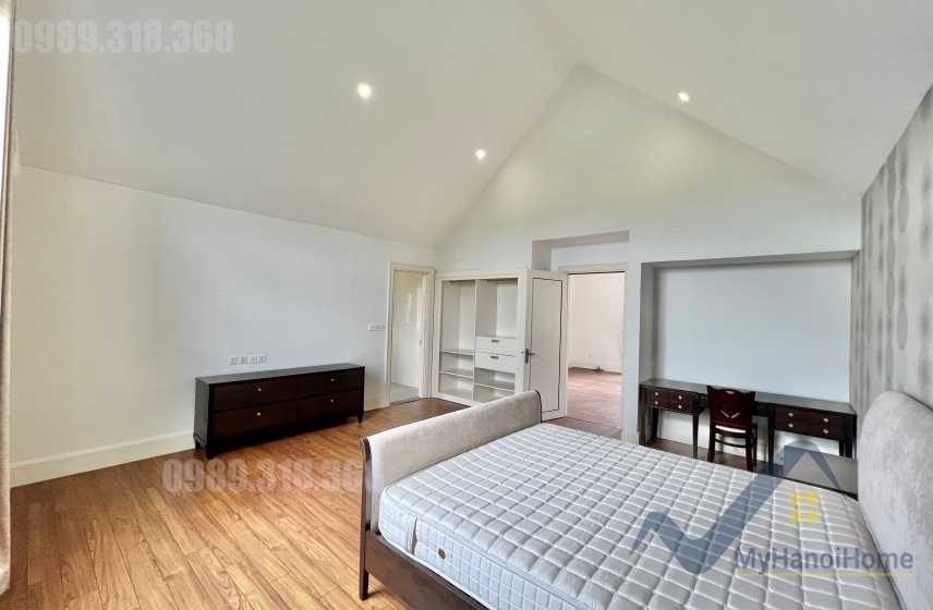 Cho thuê biệt thự đơn lập Vinhomes Riverside sân vườn rộng 3PN 19