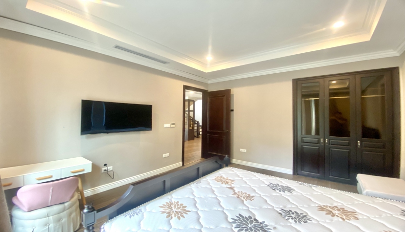 Cho thuê biệt thự đơn lập Vinhomes Riverside vị trí gần trường BIS 12
