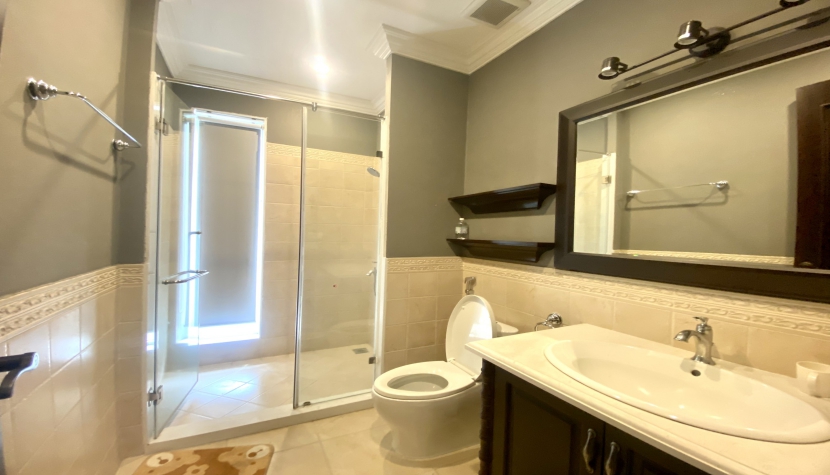 Cho thuê biệt thự đơn lập Vinhomes Riverside vị trí gần trường BIS 13