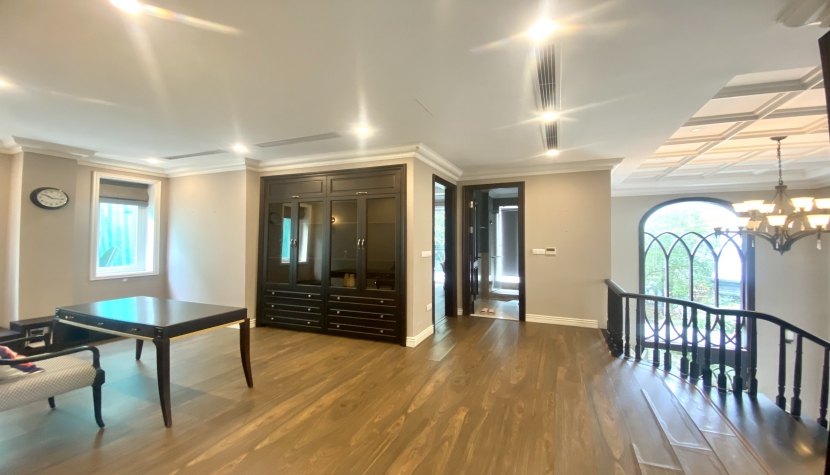 Cho thuê biệt thự đơn lập Vinhomes Riverside vị trí gần trường BIS 14