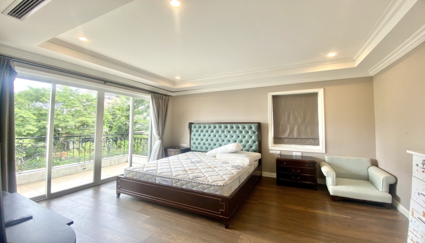 Cho thuê biệt thự đơn lập Vinhomes Riverside vị trí gần trường BIS 15