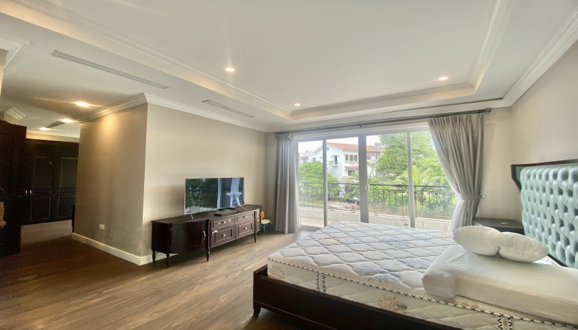 Cho thuê biệt thự đơn lập Vinhomes Riverside vị trí gần trường BIS 16