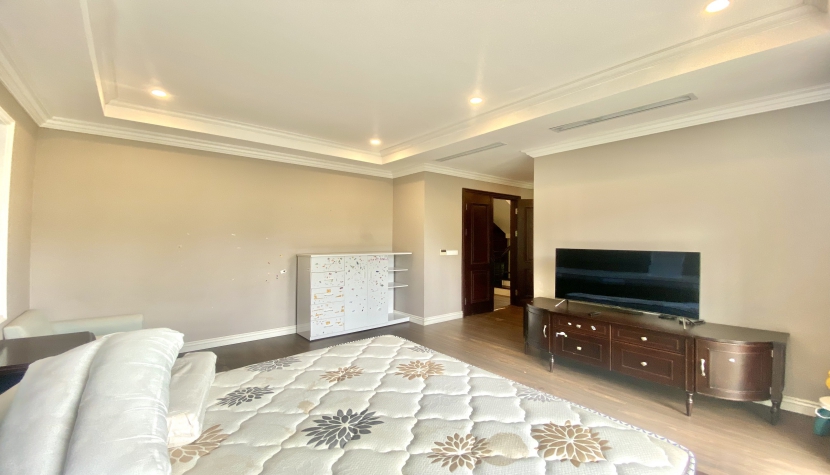 Cho thuê biệt thự đơn lập Vinhomes Riverside vị trí gần trường BIS 17