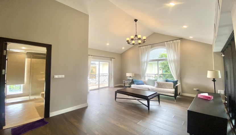 Cho thuê biệt thự đơn lập Vinhomes Riverside vị trí gần trường BIS 19