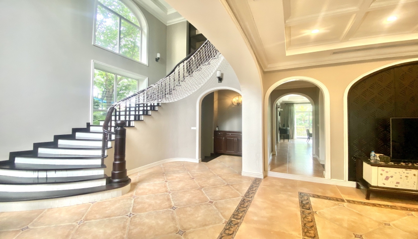Cho thuê biệt thự đơn lập Vinhomes Riverside vị trí gần trường BIS 2