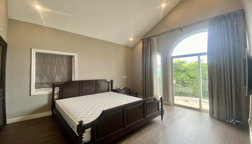 Cho thuê biệt thự đơn lập Vinhomes Riverside vị trí gần trường BIS 20