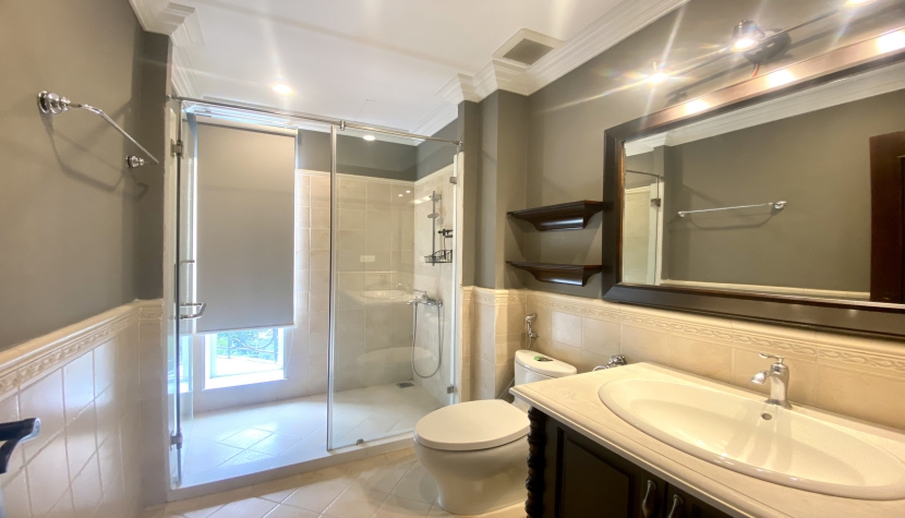 Cho thuê biệt thự đơn lập Vinhomes Riverside vị trí gần trường BIS 22