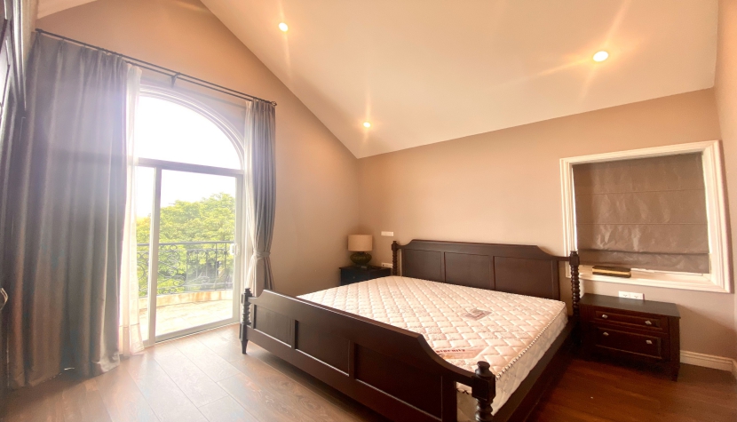Cho thuê biệt thự đơn lập Vinhomes Riverside vị trí gần trường BIS 25