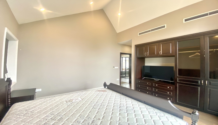 Cho thuê biệt thự đơn lập Vinhomes Riverside vị trí gần trường BIS 26