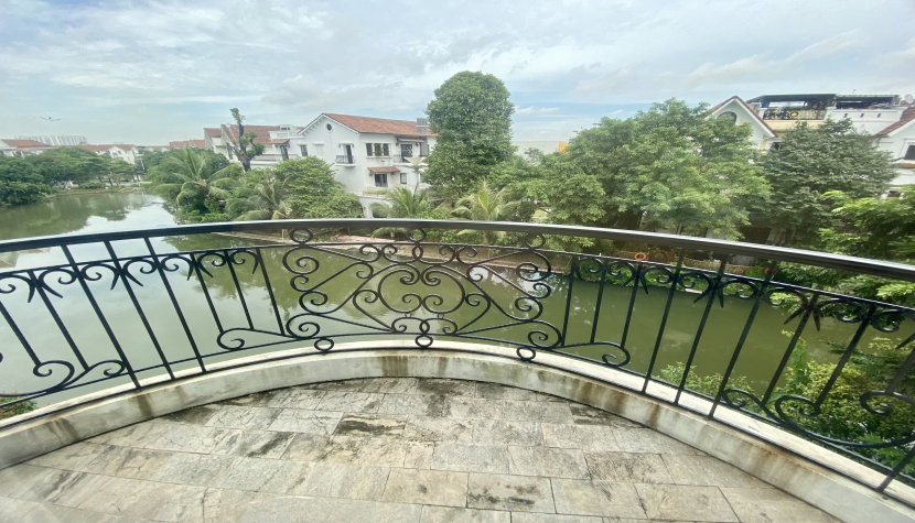Cho thuê biệt thự đơn lập Vinhomes Riverside vị trí gần trường BIS 27