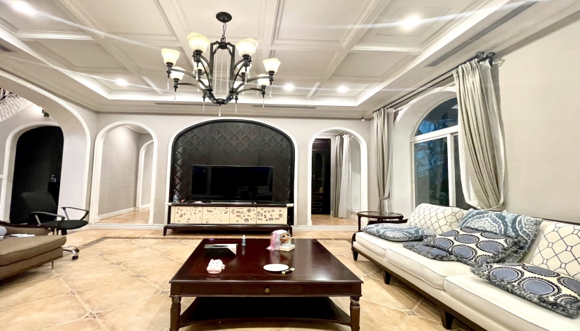 Cho thuê biệt thự đơn lập Vinhomes Riverside vị trí gần trường BIS 3