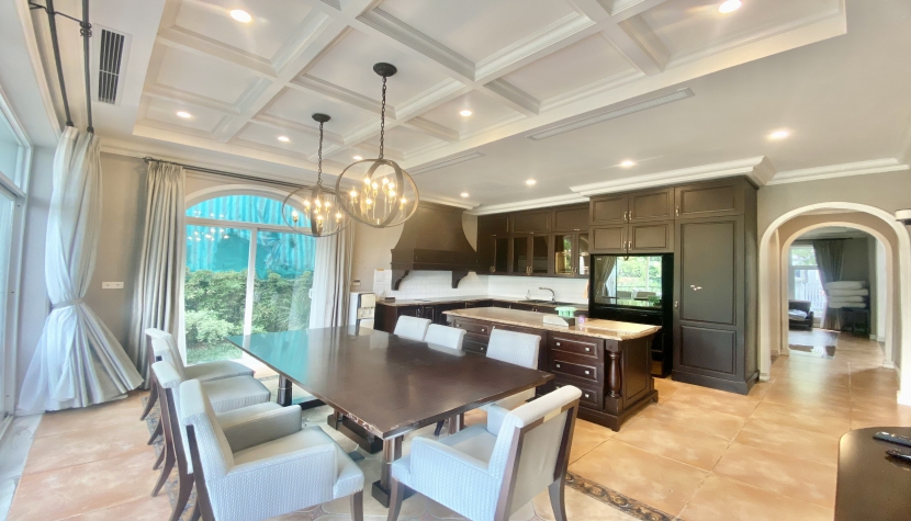 Cho thuê biệt thự đơn lập Vinhomes Riverside vị trí gần trường BIS 4
