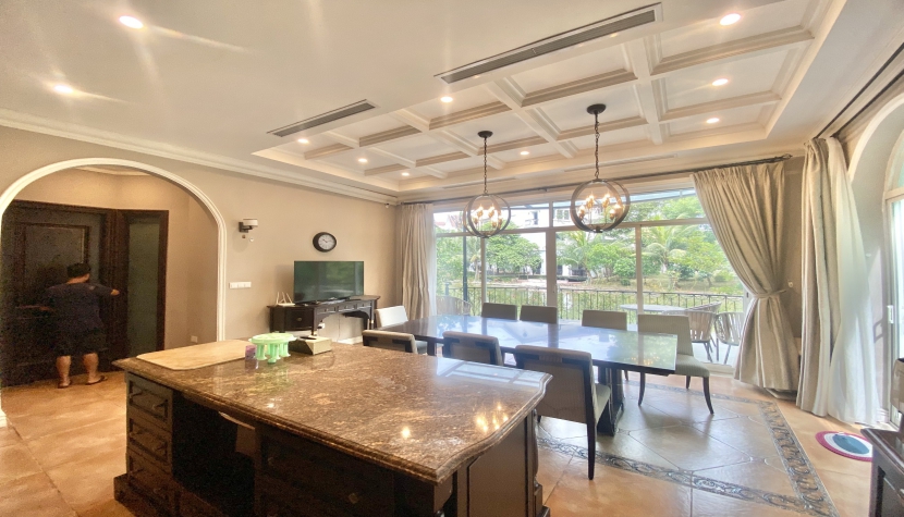 Cho thuê biệt thự đơn lập Vinhomes Riverside vị trí gần trường BIS 5