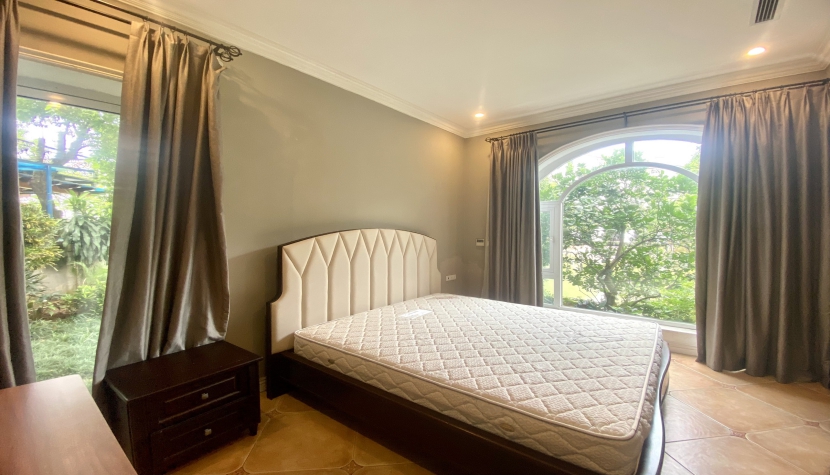 Cho thuê biệt thự đơn lập Vinhomes Riverside vị trí gần trường BIS 8