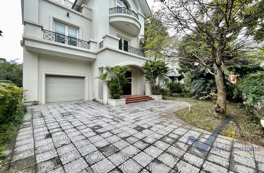 Cho thuê biệt thự đơn lập Vinhomes Riverside vườn rộng đủ đồ 1