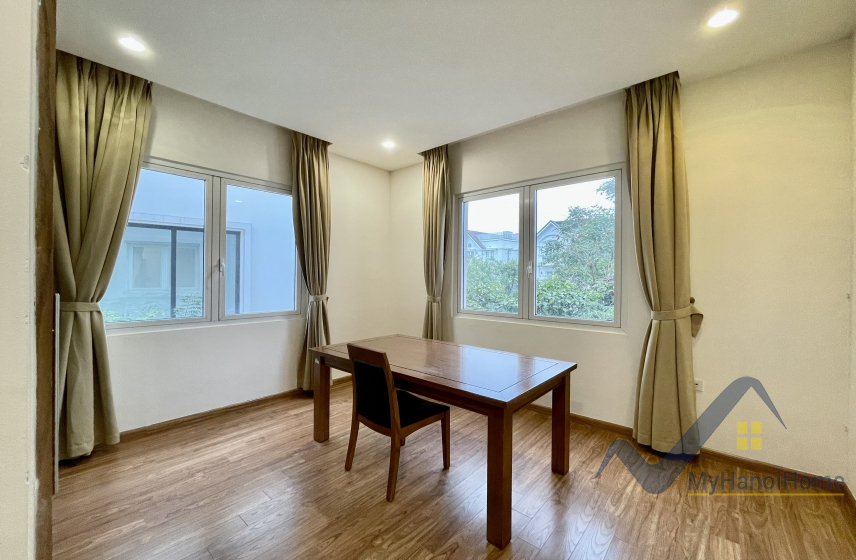 Cho thuê biệt thự đơn lập Vinhomes Riverside vườn rộng đủ đồ 14