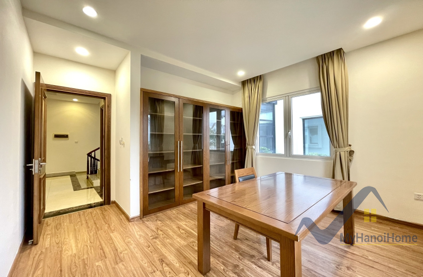 Cho thuê biệt thự đơn lập Vinhomes Riverside vườn rộng đủ đồ 15