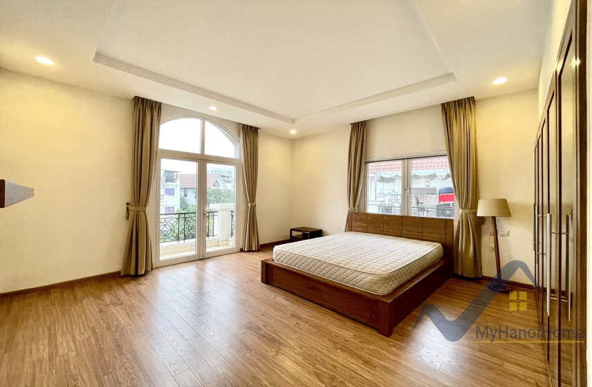 Cho thuê biệt thự đơn lập Vinhomes Riverside vườn rộng đủ đồ 16