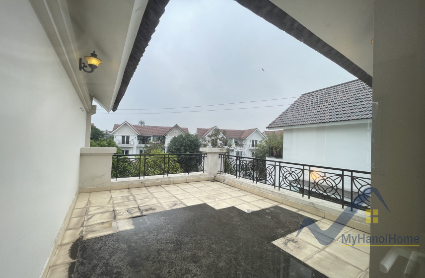Cho thuê biệt thự đơn lập Vinhomes Riverside vườn rộng đủ đồ 19