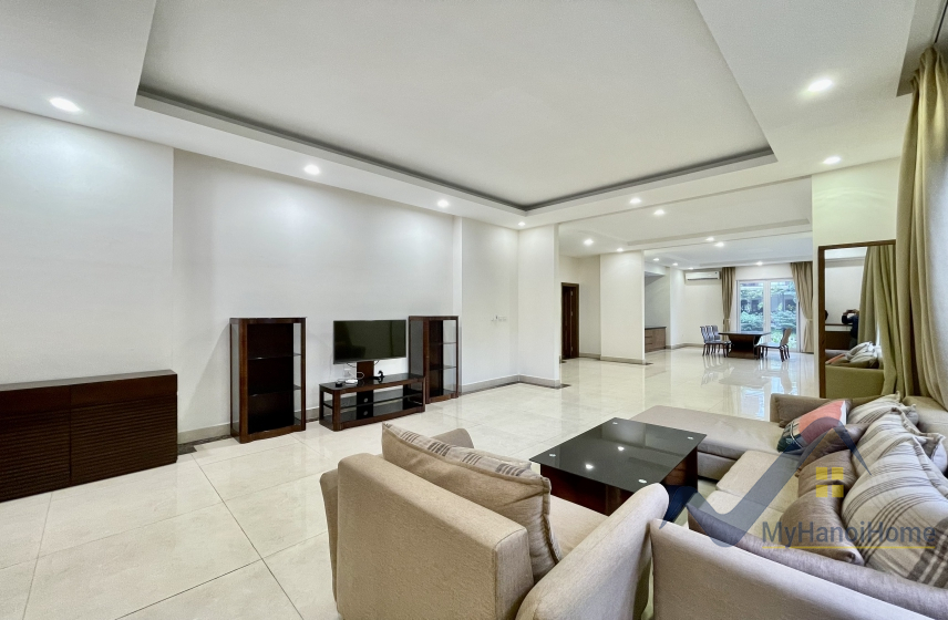Cho thuê biệt thự đơn lập Vinhomes Riverside vườn rộng đủ đồ 2