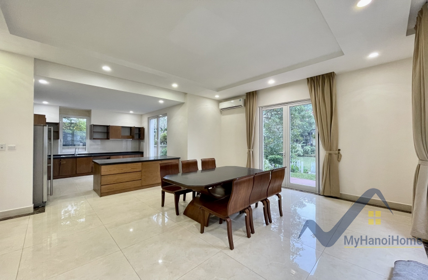 Cho thuê biệt thự đơn lập Vinhomes Riverside vườn rộng đủ đồ 4