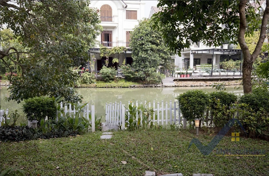 Cho thuê biệt thự đơn lập Vinhomes Riverside vườn rộng đủ đồ 7