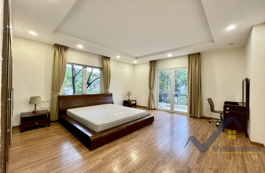 Cho thuê biệt thự đơn lập Vinhomes Riverside vườn rộng đủ đồ 8