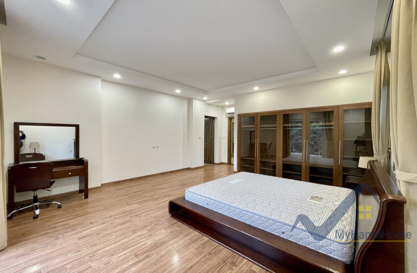 Cho thuê biệt thự đơn lập Vinhomes Riverside vườn rộng đủ đồ 9