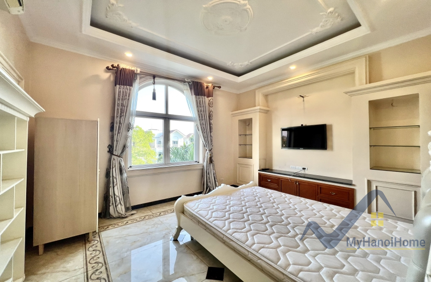 Cho thuê biệt thự đủ đồ Vinhomes Riverside có tầng hầm, gần BIS 15