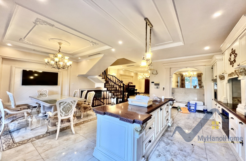 Cho thuê biệt thự đủ đồ Vinhomes Riverside có tầng hầm, gần BIS 5